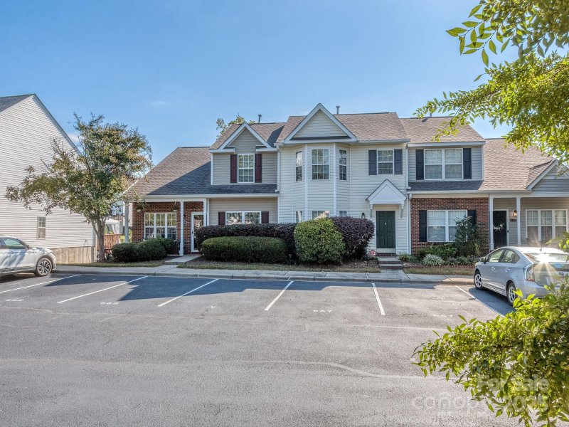 Property image 3 of 665 Rock Lake Glen in Cole Creek, Fort Mill, SC 29715