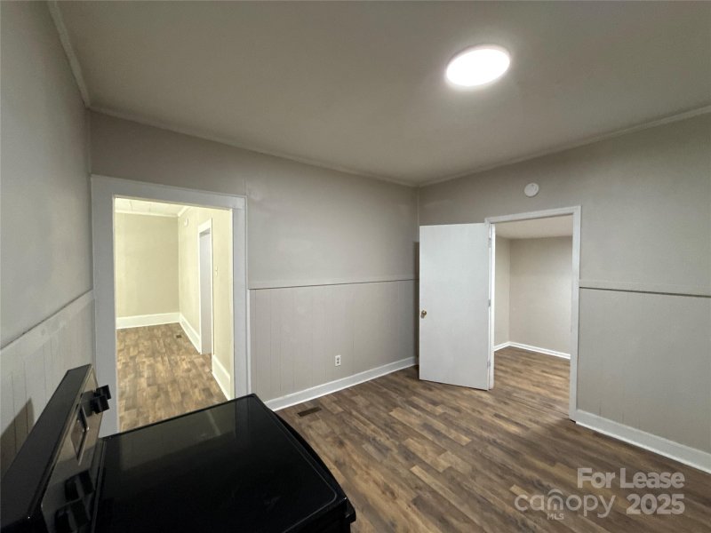 Property image 4 at 906 W 5th Avenue, Gastonia, NC 28214