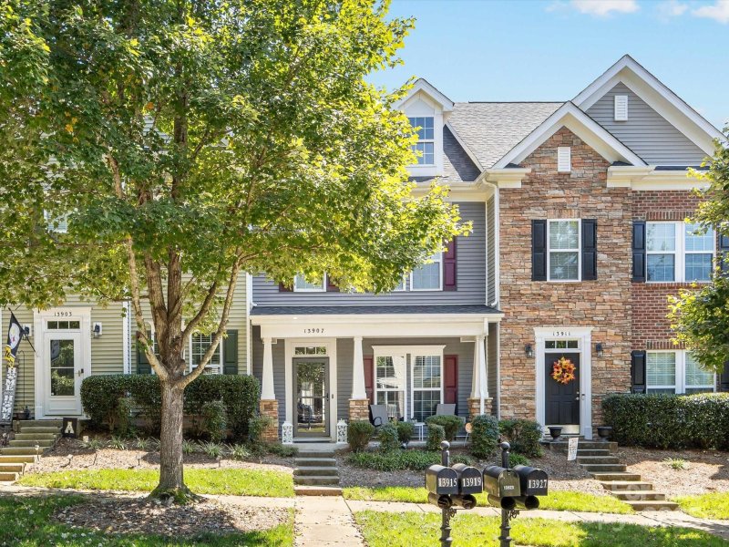 Property image 2 of 13907 Waverton Lane in Carrington Ridge, Huntersville, NC 28078