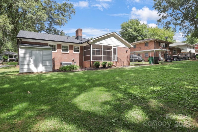 Property image 5 of 1100 Nancy Drive in Cotswold, Charlotte, NC 28211