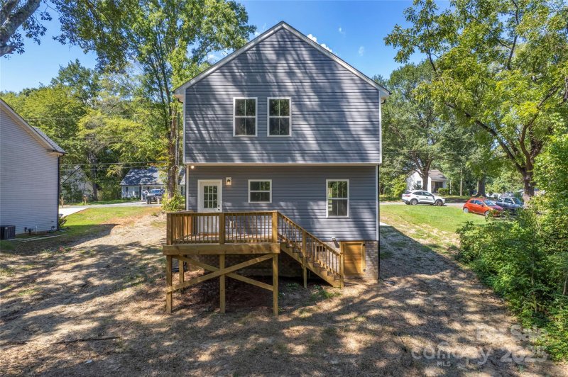 Property image 3 of 1205 W Mauney Avenue in Oakwood Park, Gastonia, NC 28052