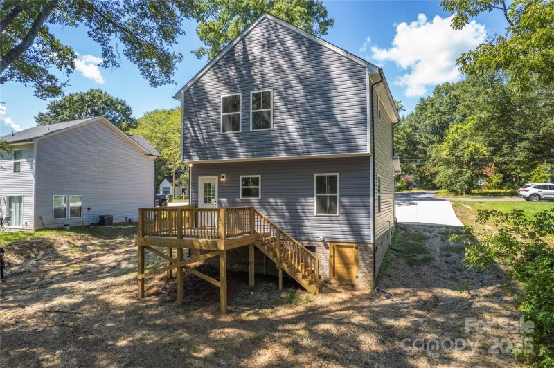 Property image 4 of 1205 W Mauney Avenue in Oakwood Park, Gastonia, NC 28052