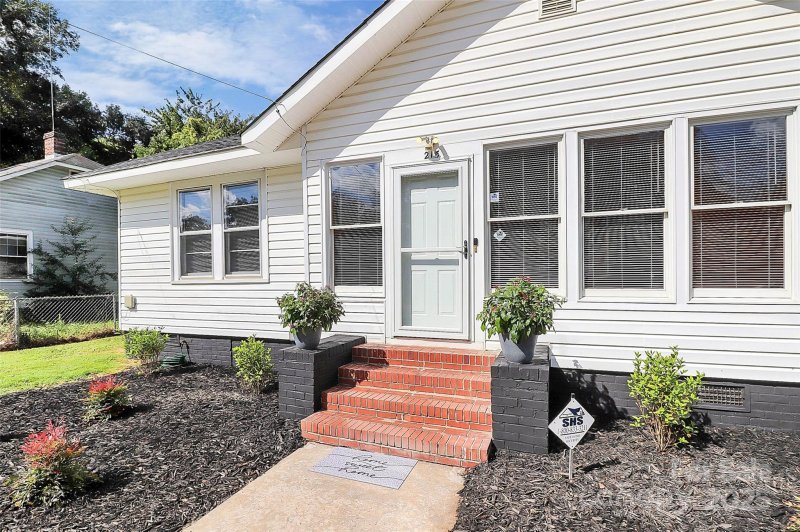 Property image 5 of 215 S King Street in Firestone Cotton Mills, Gastonia, NC 28052