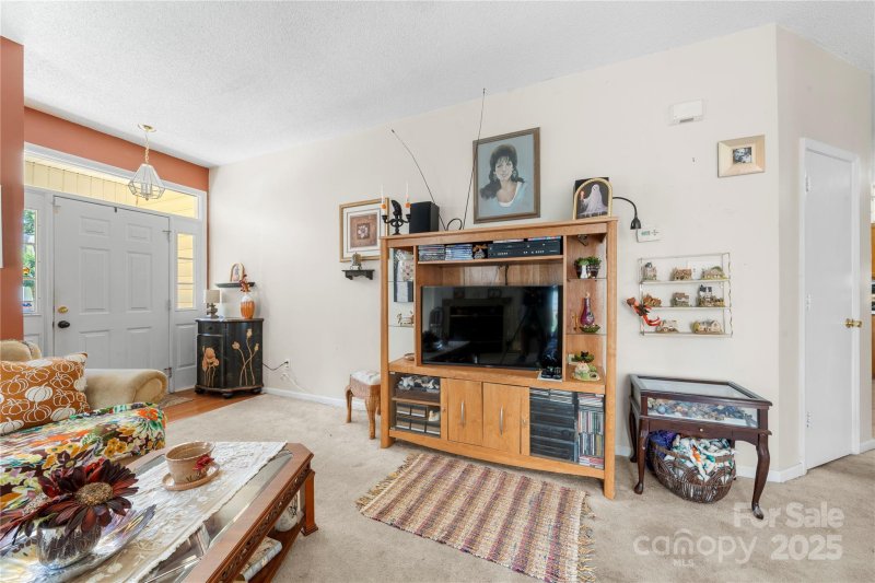 Property image 4 of 13233 Lampmeade Lane in Chelsea Commons Yorkshire, Charlotte, NC 28273