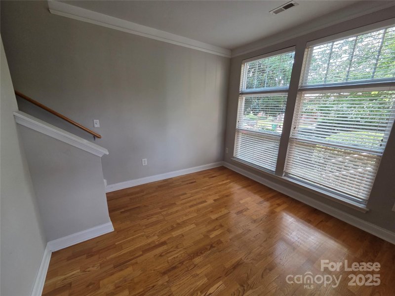 Property image 4 of 534 Oakland Avenue in Elizabeth Village, Charlotte, NC 28204