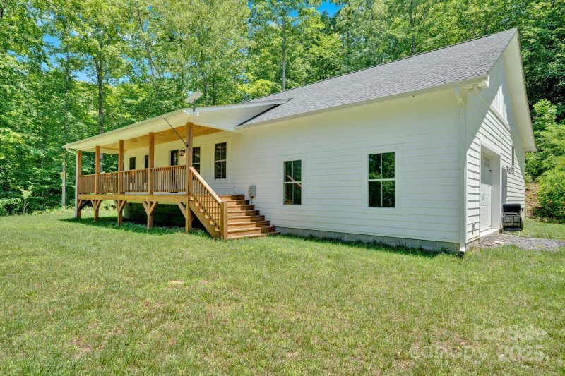 Property image 3 of 155 Pebble Ridge Road in Shadowood section II, Spruce Pine, NC 28777