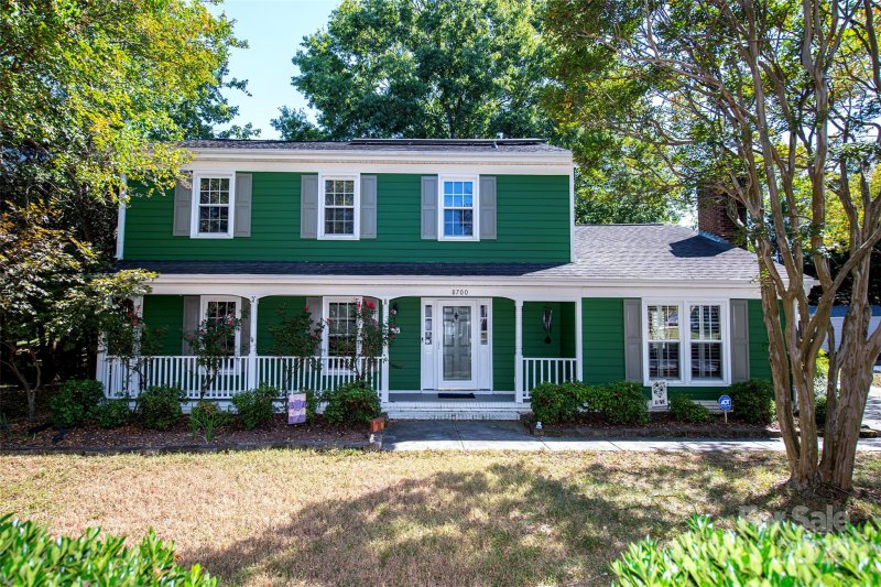 Raeburn, Charlotte Community