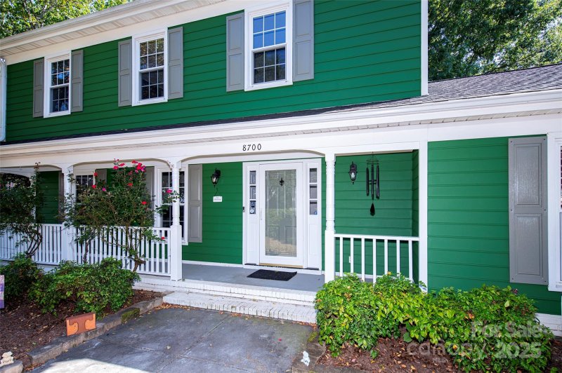 Property image 3 of 8700 Parkchester Drive in Raeburn, Charlotte, NC 28277
