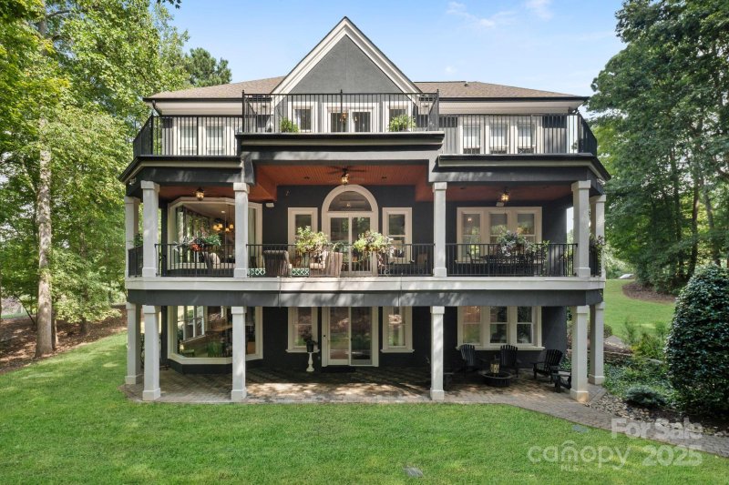 Property image 2 of 8915 Warwicke Lane in Northview Harbour, Sherrills Ford, NC 28673