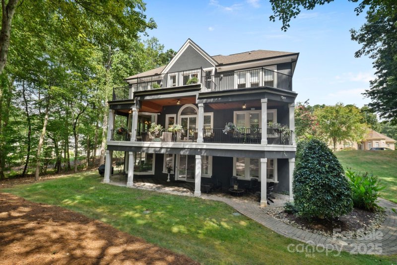 Property image 3 of 8915 Warwicke Lane in Northview Harbour, Sherrills Ford, NC 28673