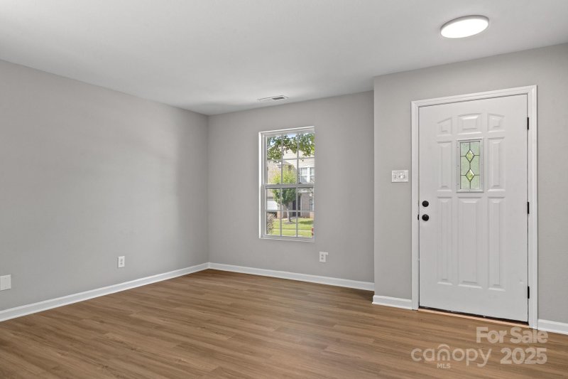 Property image 2 of 6007 Shortleaf Pine Court in Kingstree Ph Iii, Charlotte, NC 28215