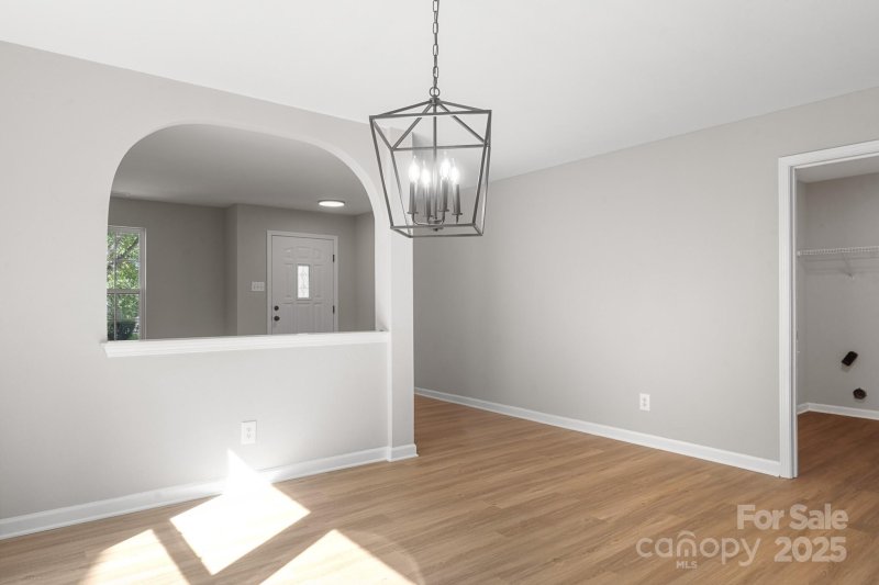 Property image 5 of 6007 Shortleaf Pine Court in Kingstree Ph Iii, Charlotte, NC 28215