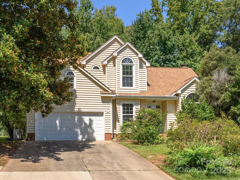 Cheverton, Charlotte Community