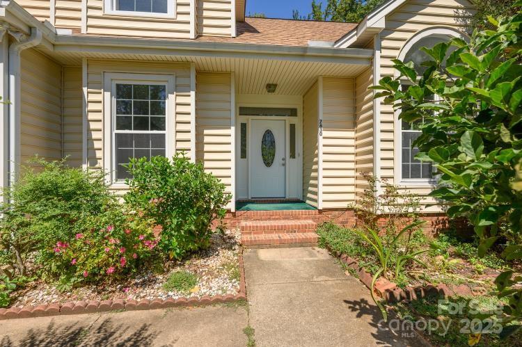 Property image 2 of 7630 Blythwood Lane in Cheverton, Charlotte, NC 28227