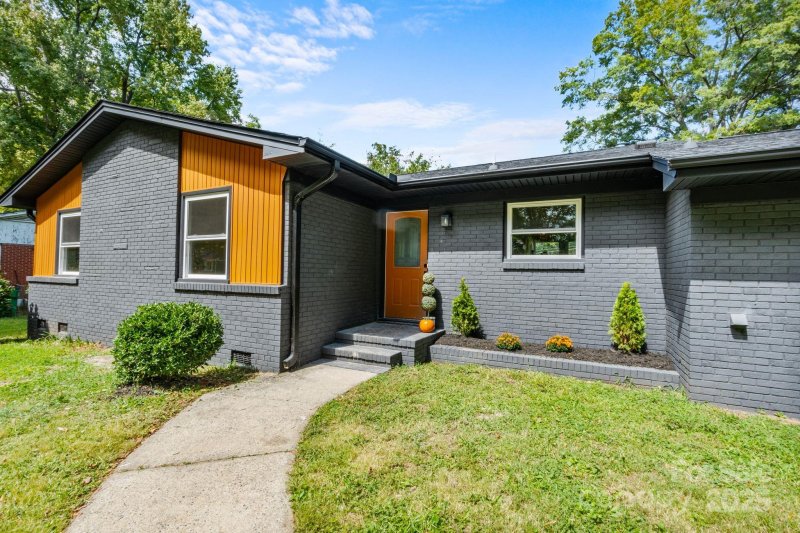 Property image 3 at 3747 Stonehaven Drive, Charlotte, NC 28215