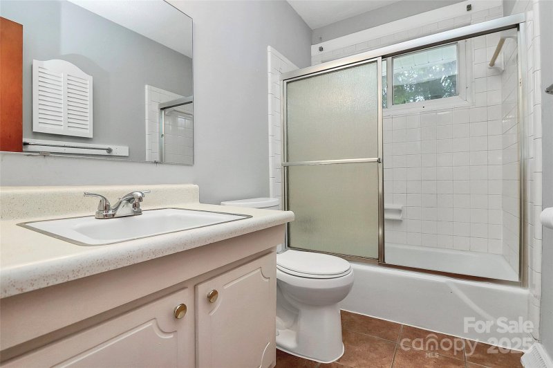 Property image 4 of 4707 Americana Avenue in Lake Plaza, Charlotte, NC 28215