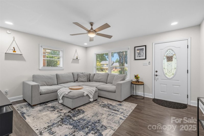 Property image 4 at 1901 Crestdale Drive, Charlotte, NC 28216