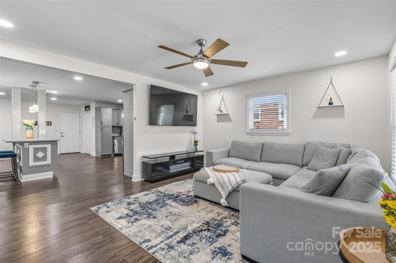 Property image 5 at 1901 Crestdale Drive, Charlotte, NC 28216