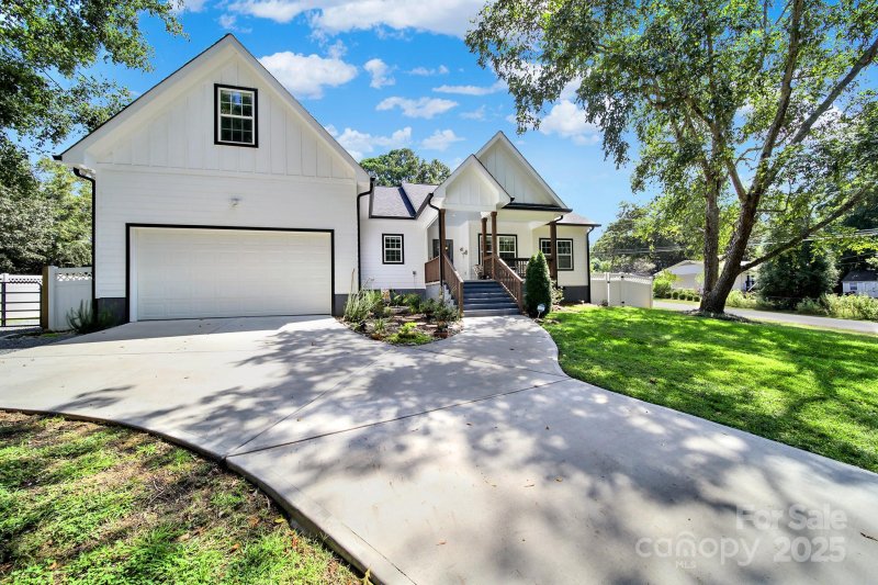 Hillcrest, Waxhaw Community