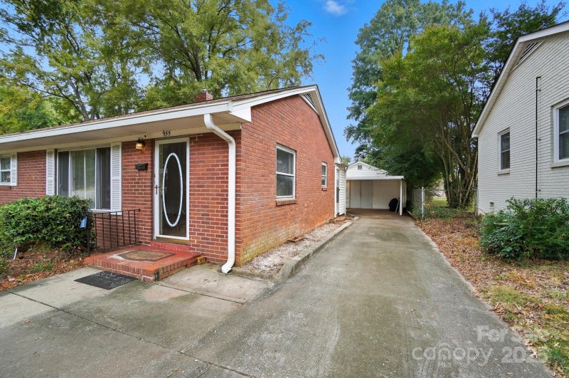 Property image 5 of 955 Hickory Nut Street in Echo Hills, Charlotte, NC 28205