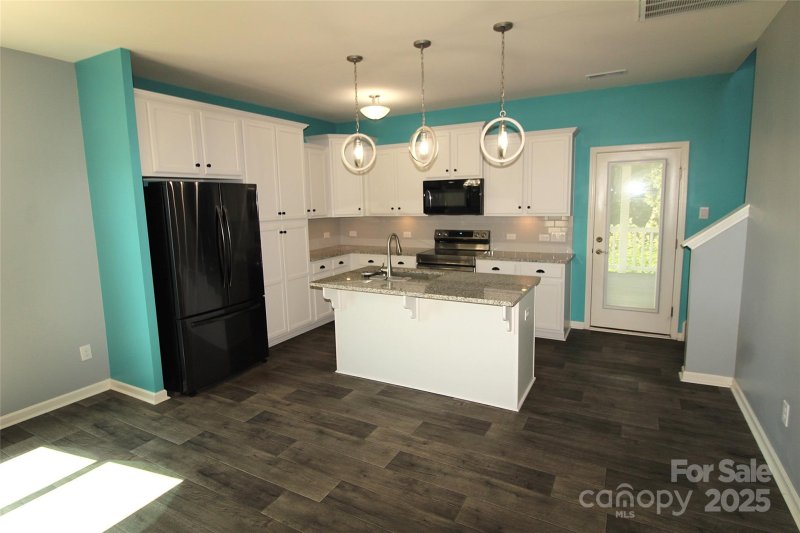 Property image 5 of 518 Dutch White Drive in Clover Meadows, Clover, SC 29710
