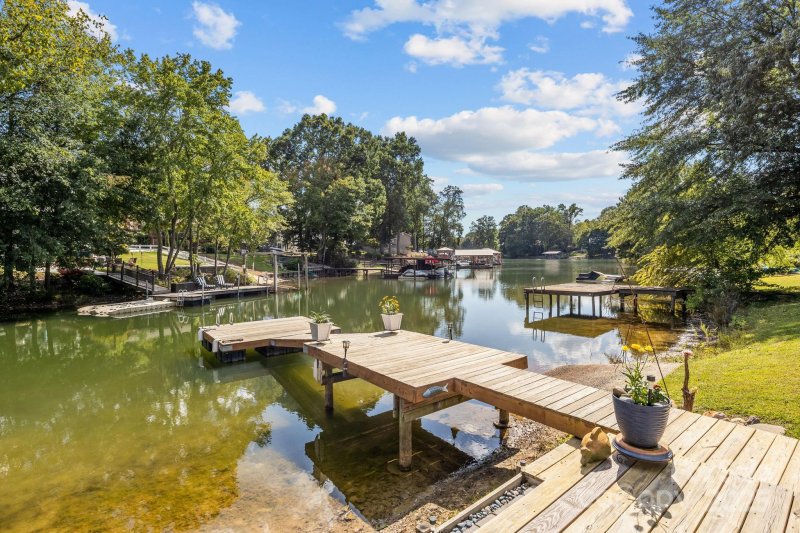 Property image 2 of 153 Bluewing Lane in Lakeside Park, Mooresville, NC 28117