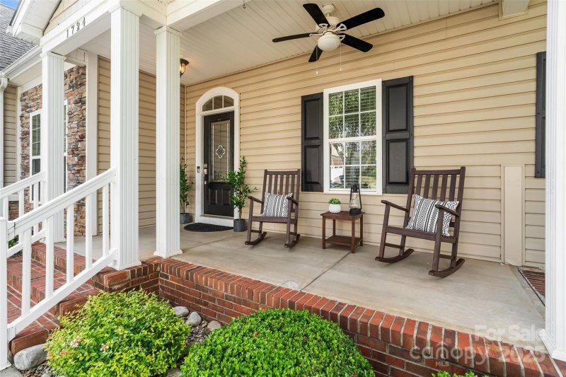 Property image 5 of 1724 Townsend Lane in Seven Oaks, Rock Hill, SC 29730