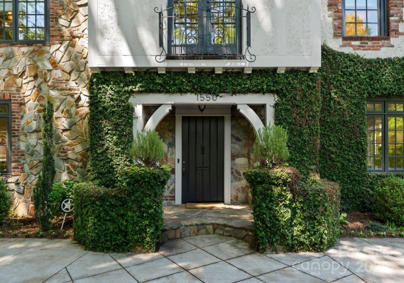 Property image 3 of 1550 Queens Road in Myers Park, Charlotte, NC 28207