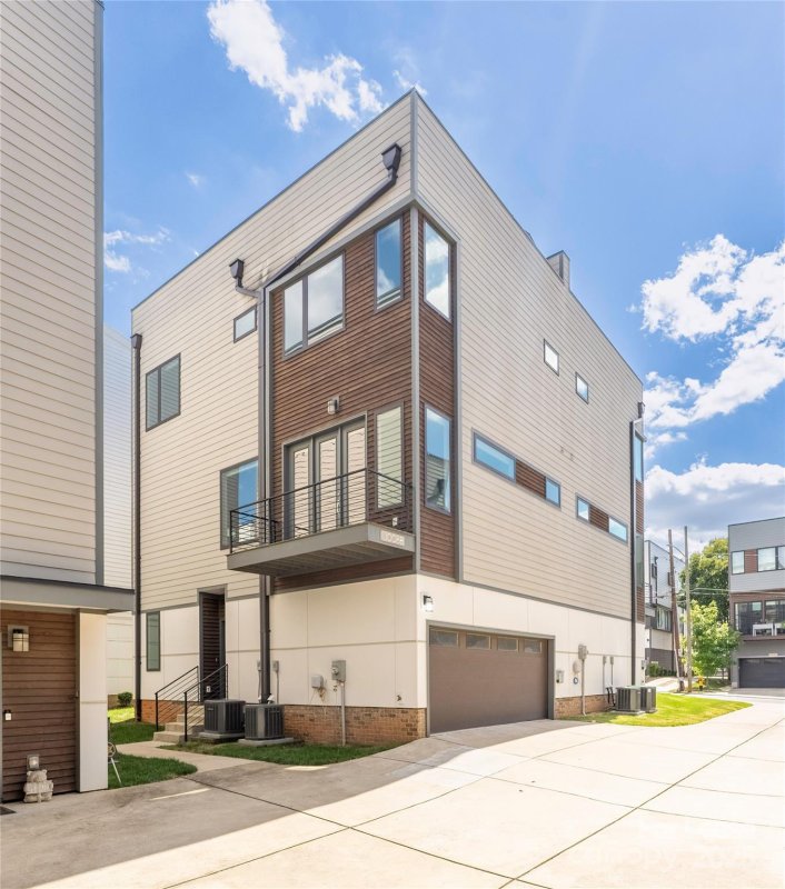 1008 Westbrook Drive