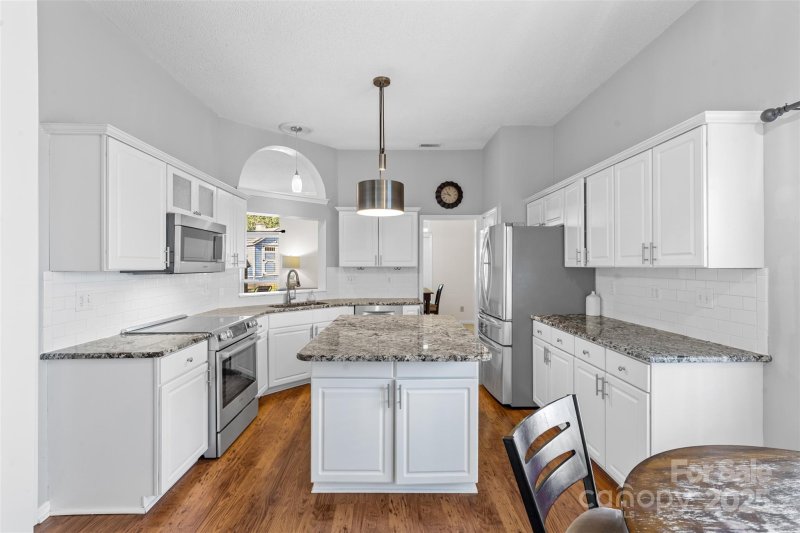 Property image 5 of 3705 Armitage Drive in Winchester, Charlotte, NC 28269