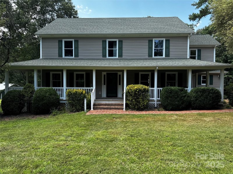 Fox Run, Matthews community