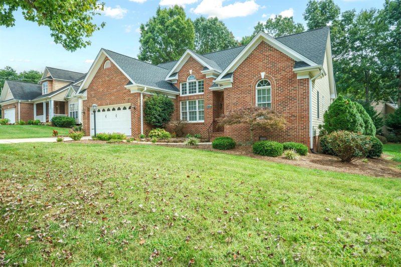 Property image 2 of 1522 35th Avenue in Colony Woods, Hickory, NC 28601