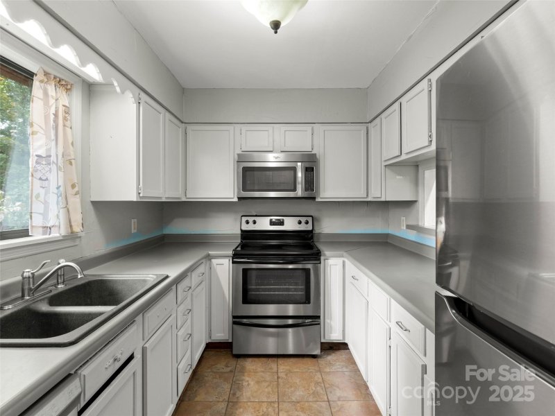 Property image 4 of 124 Cedar Forest Trail in Cedar Forest Condos, Asheville, NC 28803