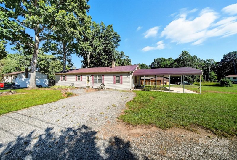 Property image 2 at 1538 Kings Road, Hickory, NC 28602