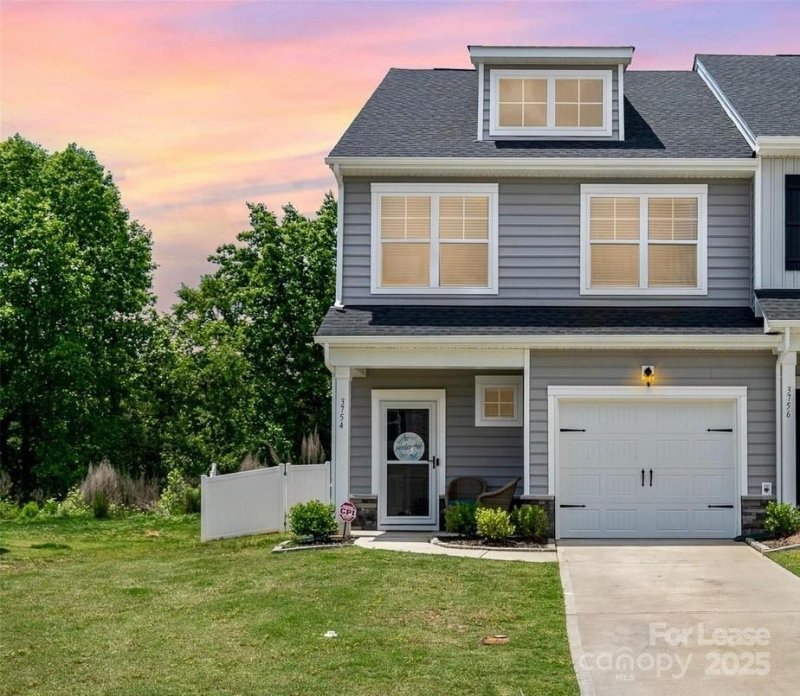 3754 Yorkshire Place