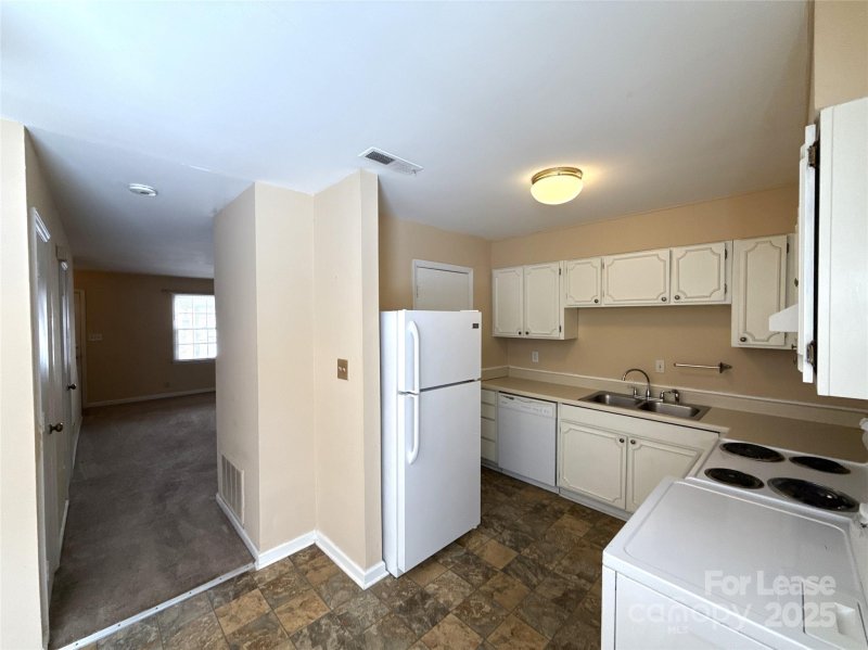 Property image 4 of 2330 Kenmore Avenue in Elizabeth, Charlotte, NC 28204