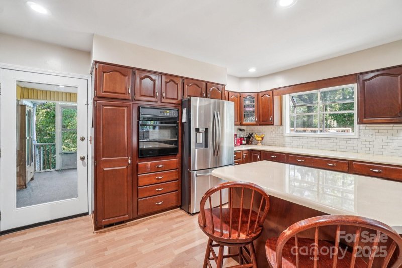 Property image 3 of 710 Heatherwood Drive in Brookland Manor, Hendersonville, NC 28792