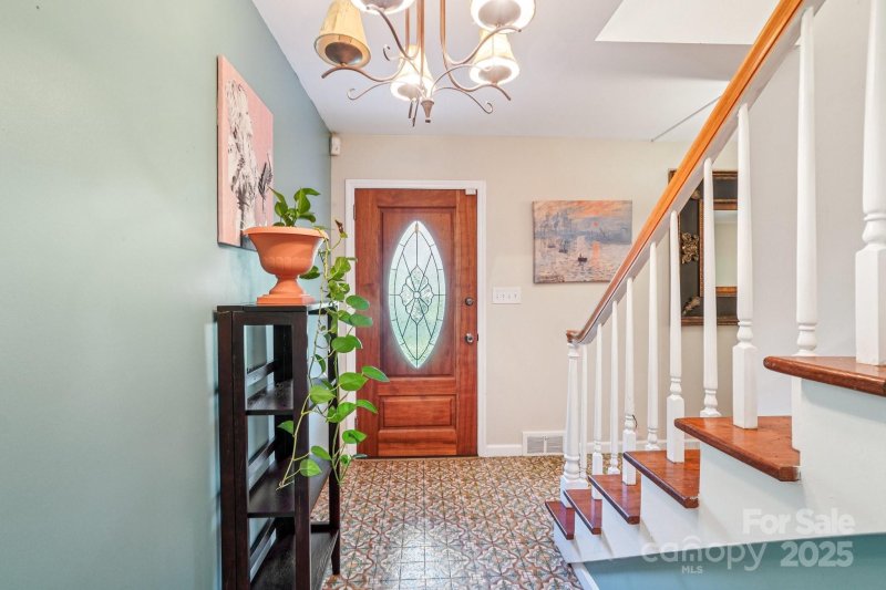 Property image 4 of 710 Heatherwood Drive in Brookland Manor, Hendersonville, NC 28792