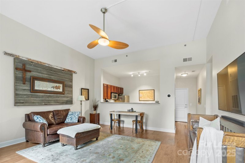 Property image 4 at 1315 East Boulevard, Charlotte, NC 28203