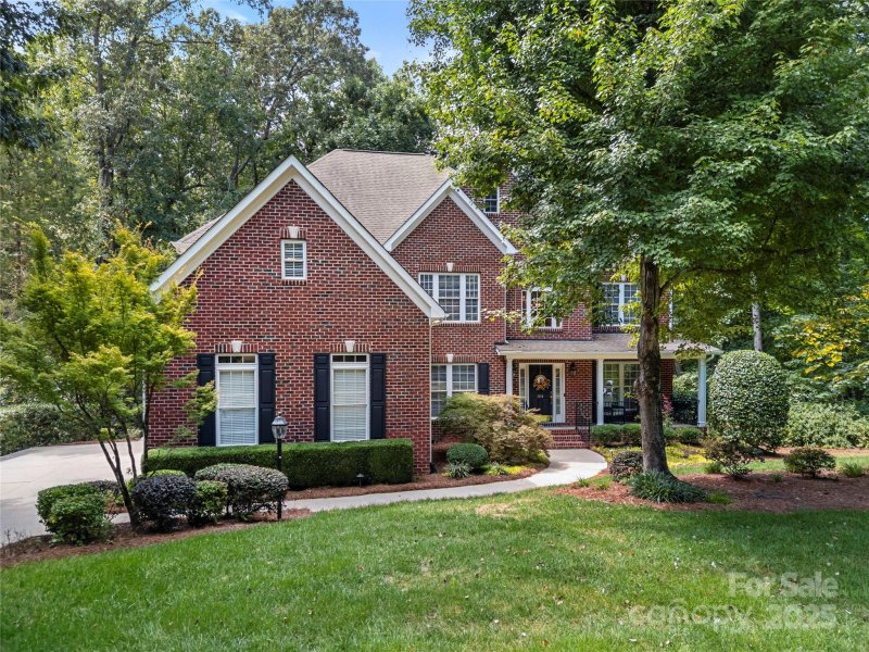 Property image 2 of 304 Inland Cove Court in The Landing, Lake Wylie, SC 29710