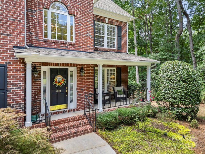 Property image 3 of 304 Inland Cove Court in The Landing, Lake Wylie, SC 29710