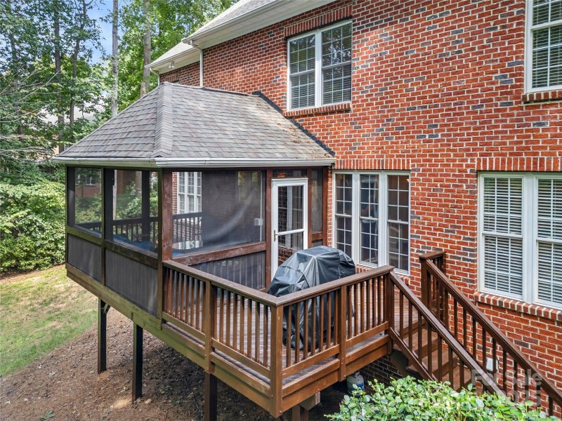 Property image 5 of 304 Inland Cove Court in The Landing, Lake Wylie, SC 29710