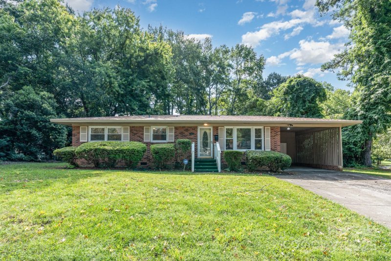 4900 Snow White Lane