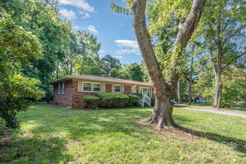 Property image 2 at 4900 Snow White Lane, Charlotte, NC 28213