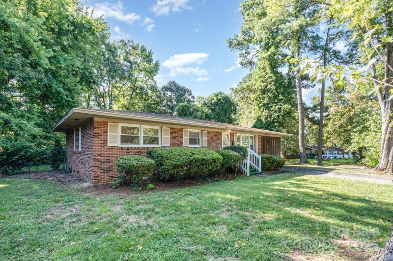Property image 3 at 4900 Snow White Lane, Charlotte, NC 28213