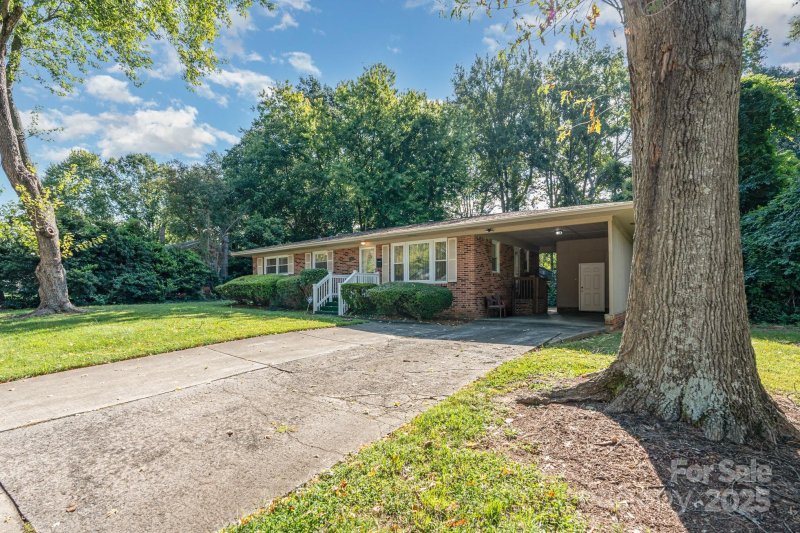 Property image 4 at 4900 Snow White Lane, Charlotte, NC 28213