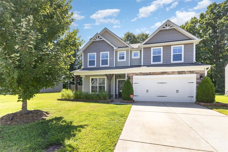 Property image 2 of 149 Kingston Drive in Dutchmans Ridge, Mount Holly, NC 28120