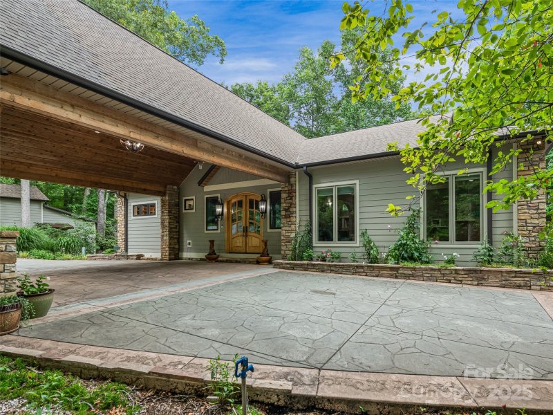 Property image 2 of 105 Blackberry Lane in Alexander Crest, Fairview, NC 28730