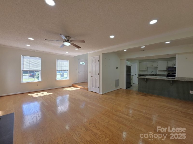 Property image 4 of 7106 Spring Creek Lane in Olde Whitehall, Charlotte, NC 28273