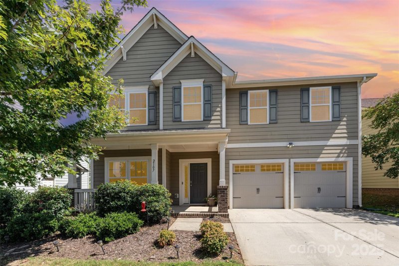Huntley Glen, Pineville Community